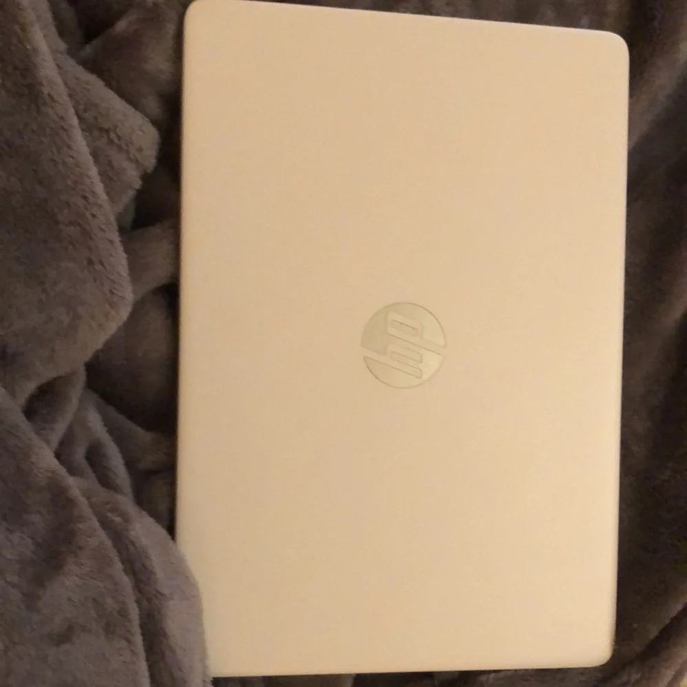 A 2021 HP 14inch Touchscreen laptop,white